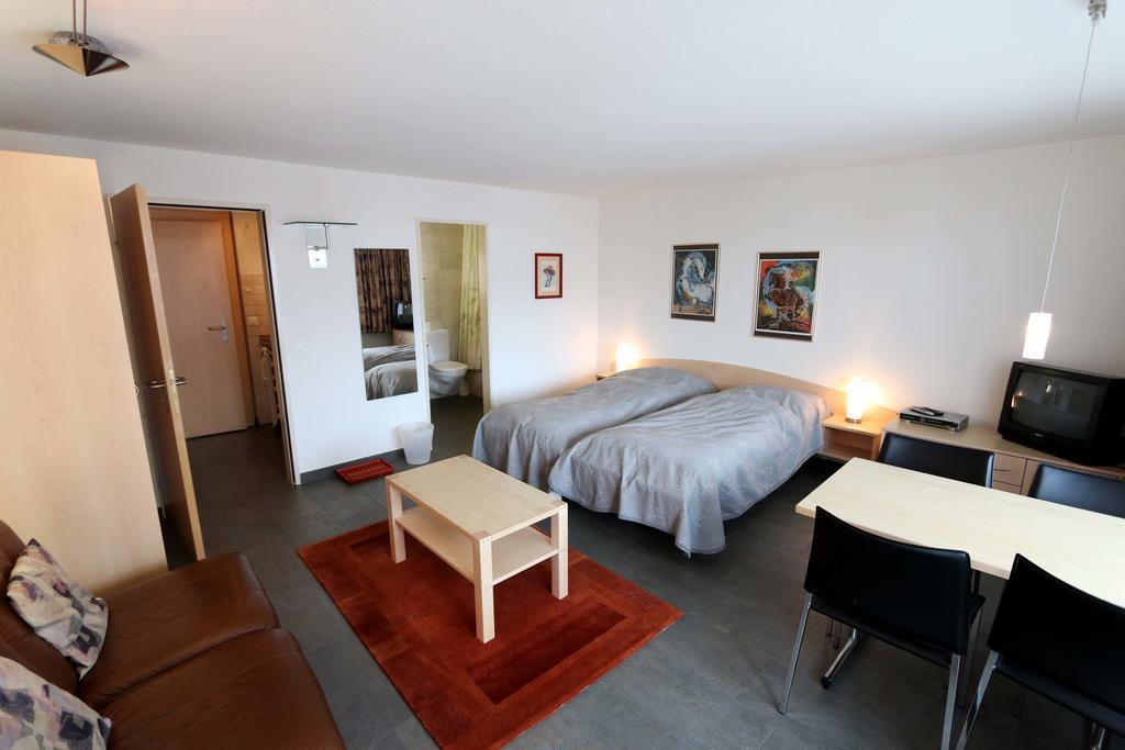 Sarazena Lägenhet Saas Fee Rum bild